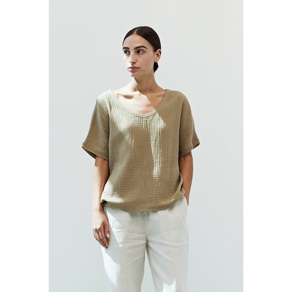Short Sleeve Cotton Gauze Blouse in Dried Thyme - Picture 3 of 6